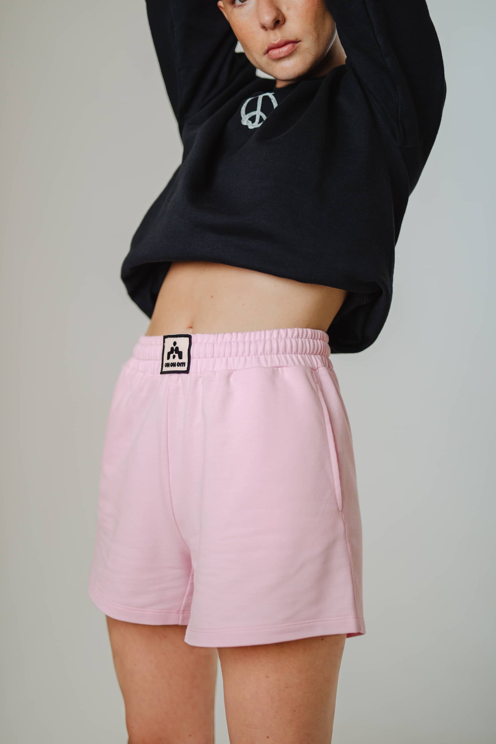 TECH SHORTS RELAXED FIT FRONT LABEL candy